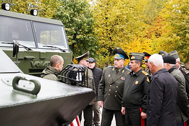 Министру Обороны Азербайджана представлено шасси МЗКТ-500200